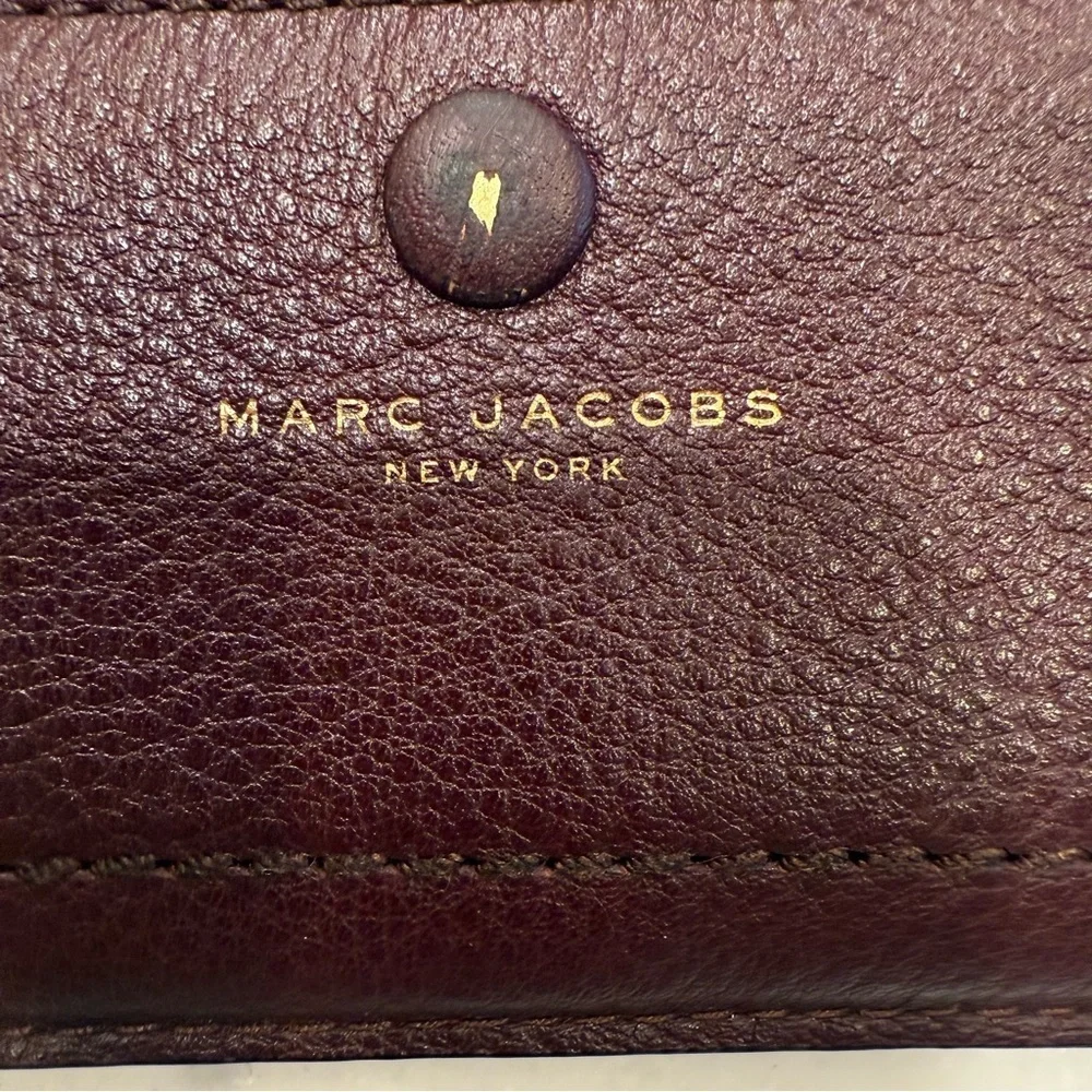 Marc Jacobs New York Bi-Fold Wallet Pebbled Leather Burgundy EUC